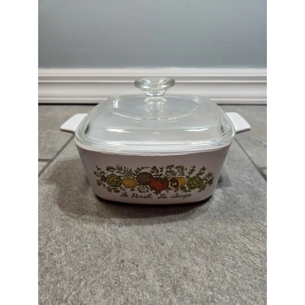 VINTAGE Corning Ware Le Persil La Sauge 1.5 Quart A-1 1/5-B W/Lid